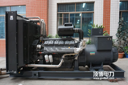 600KW柴油發(fā)電機靜音箱尺寸是多少?