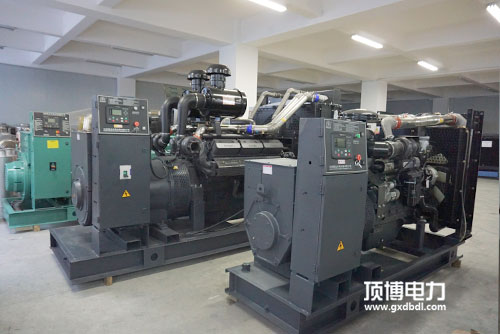 為什么大功率柴油發(fā)電機組選擇并聯(lián)?并聯(lián)有什么優(yōu)點